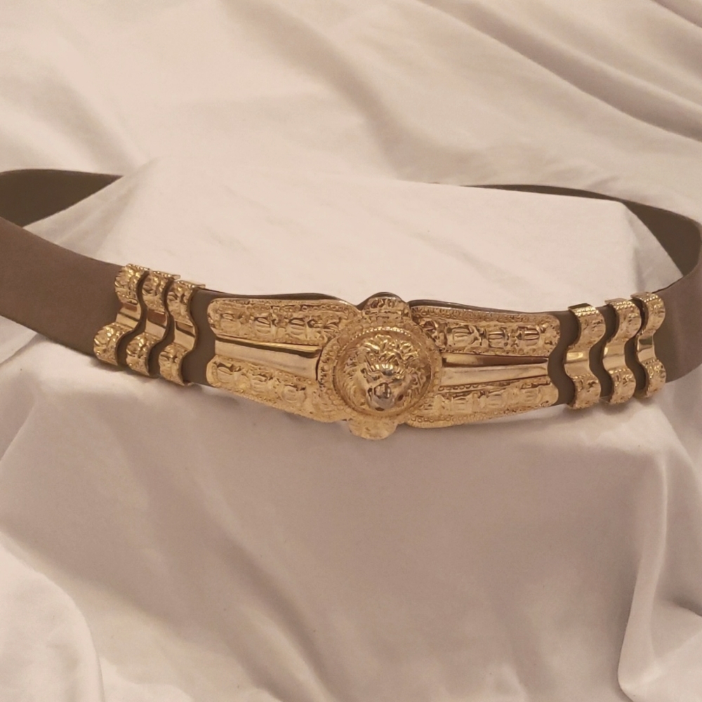 Judith Lieberman Lions Head clasp belt Medium/Large -Taupe soft skin adjustable